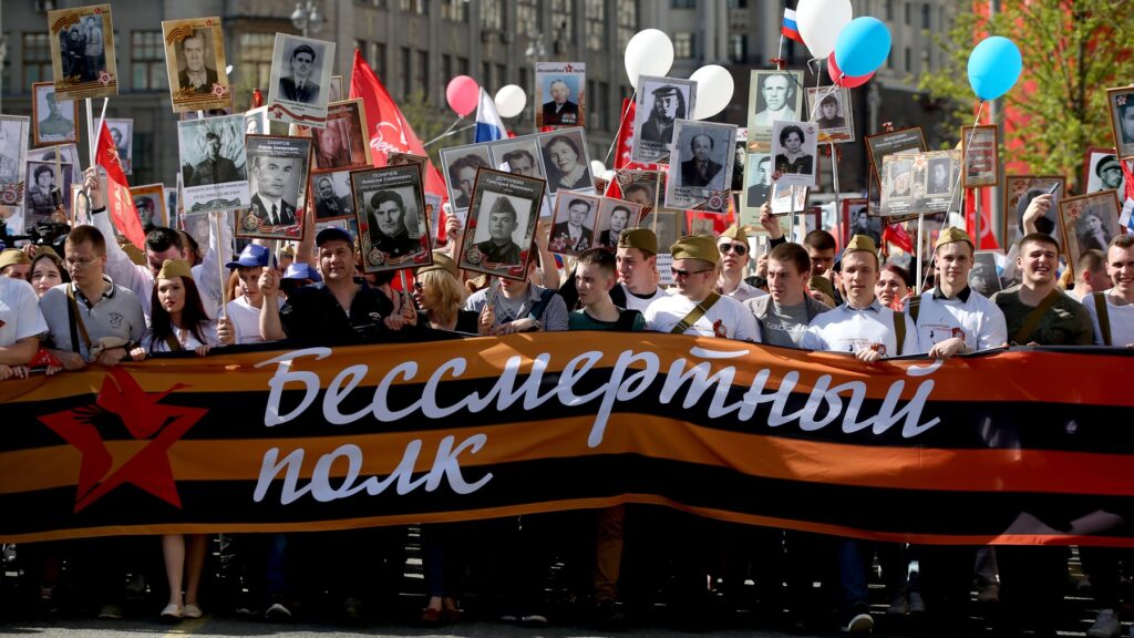 9 мая 2022 года по всей стране прошла Всероссийская гражданская акция «Бессмертный полк». Наши студенты приняли участие.